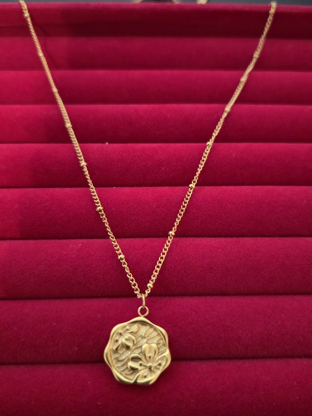 Feminine 18K Gold Plated Floral Disc Pendant Necklace - Women's Jewelry B05
